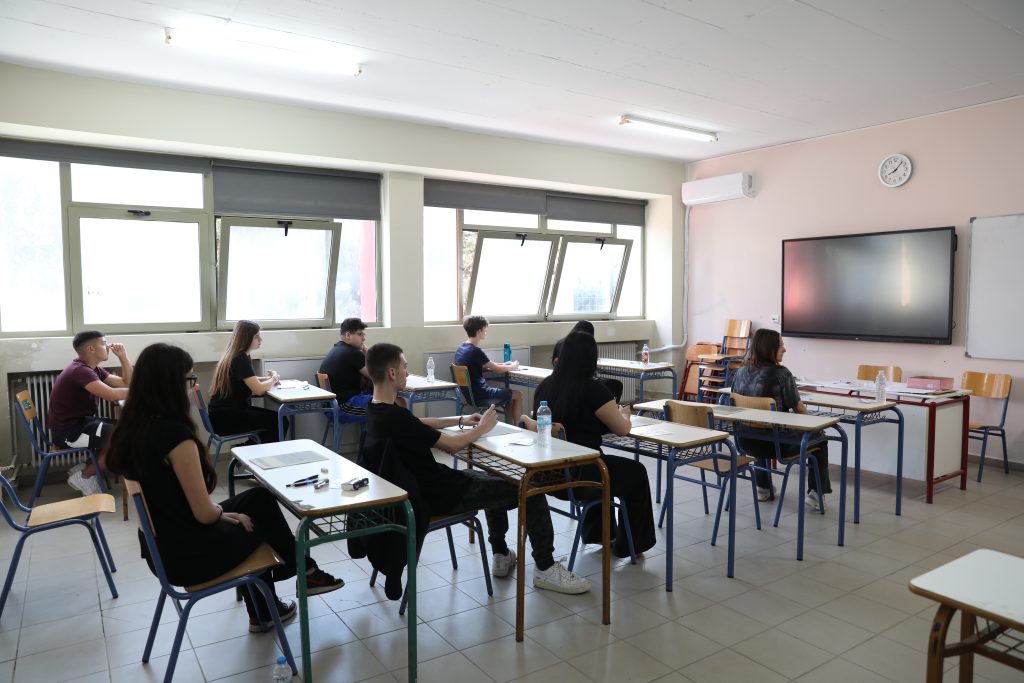 Πανελλαδικές: 350 ευρώ για τις εξετάσεις – Ποιοι μαθητές τα δικαιούνται