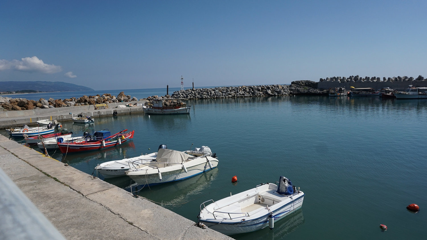 Κόκκαλης: «Τα υπέρογκα και μη ανταποδοτικά τέλη ελλιμενισμού πνίγουν τη μικρή παράκτια αλιεία»
