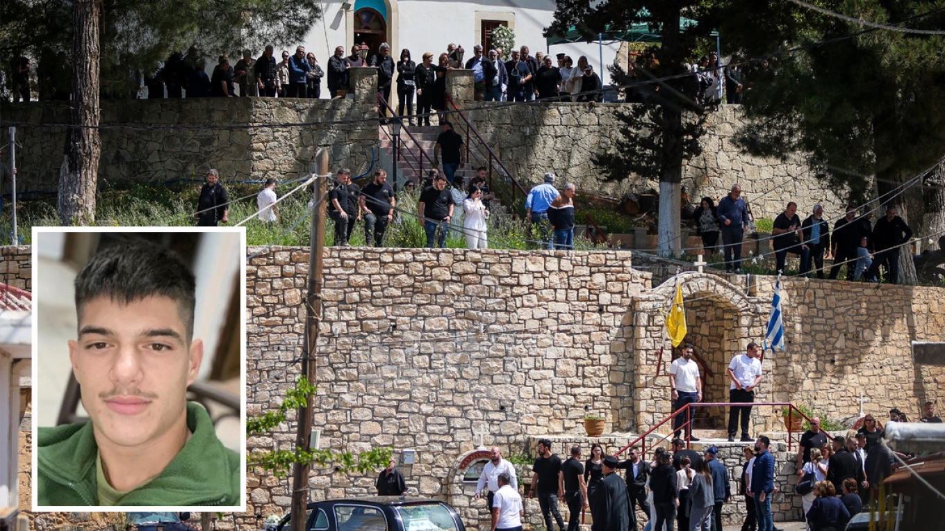Οργισμένη στην κηδεία η αδερφή του 21χρονου Νικήτα : «Φύγετε, ήρθατε τώρα που τον σκότωσαν» φώναζε σε αστυνομικούς