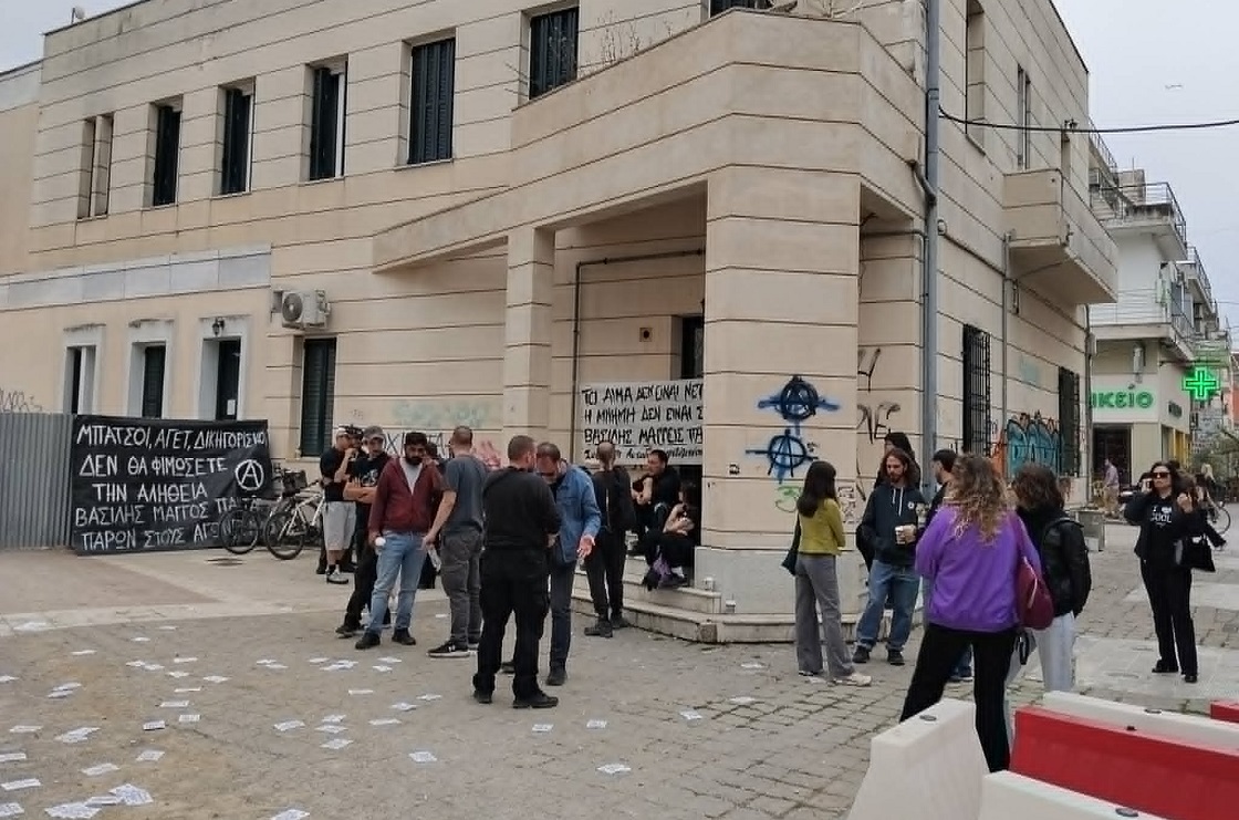 Καρδίτσα: Με εντάσεις και καθυστερήσεις ξεκίνησε η δίκη των 6 αστυνομικών για τo  Β. Μάγγο-Στις 14 Μαϊου η συνέχιση της
