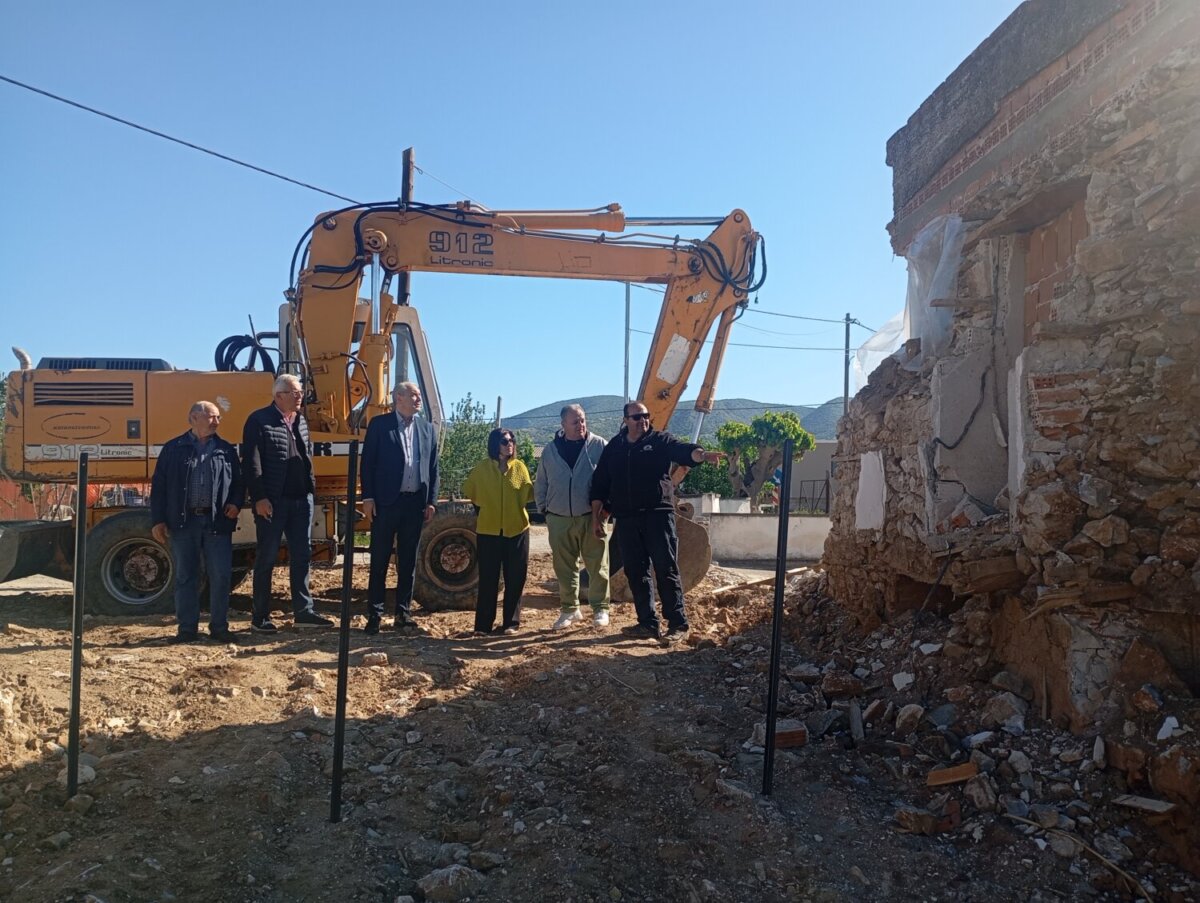 Σε εξέλιξη η δεύτερη φάση κατεδαφίσεων σεισμόπληκτων κτηρίων στον Δήμο Ελασσόνας (ΦΩΤΟ)
