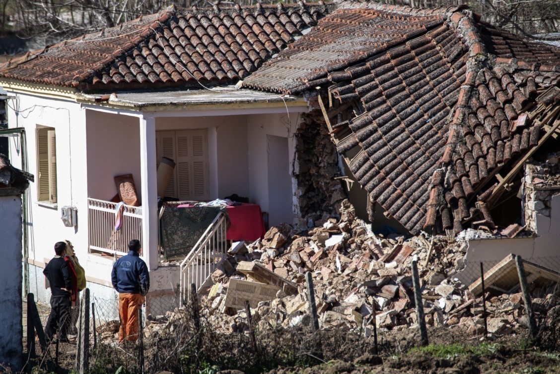 Ξεκινούν οι κατεδαφίσεις σεισμόπληκτων κτηρίων και στο Δαμάσι