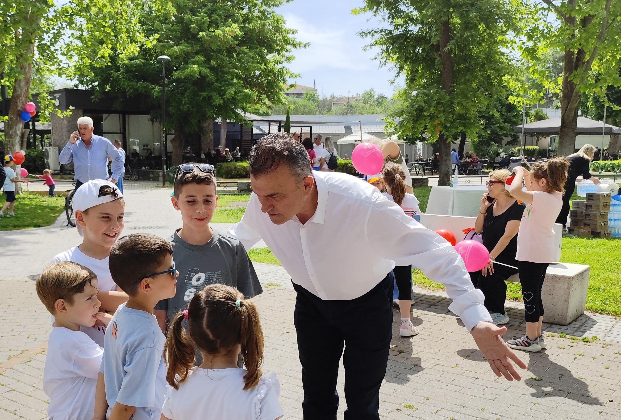 Γέμισε χαμόγελα το πάρκο Αλκαζάρ -Μαμάκος: «Τιμούμε την πιο φωτεινή παρουσία στις ζωές μας, τη μητέρα!» (ΦΩΤΟ)