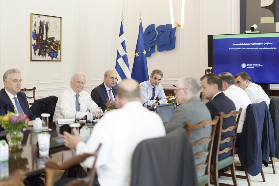 Πληρωμές και επιδότηση λιπασμάτων στο επίκεντρο σύσκεψης στο Μαξίμου υπό τον πρωθυπουργό