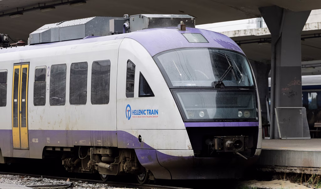 Hellenic Train: Ακινητοποίηση τρένου στην Οινόη λόγω πυρκαγιάς κοντά στη γραμμή – Αλλαγές στα δρομολόγια