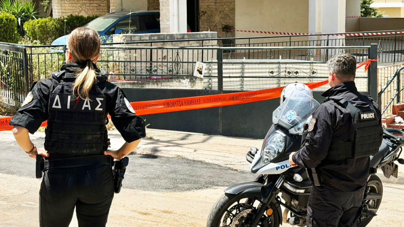 «Μέχρι χθες κάναμε μάθημα, γελούσαν, έκαναν αστεία»: Συγκλονίζει καθηγητής των δύο κοριτσιών που έπεσαν από πολυκατοικία