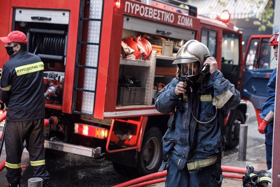 Λαμία: Αγροτικό όχημα τυλίχθηκε στις φλόγες εν κινήσει – Διακόπηκε προσωρινά η κυκλοφορία
