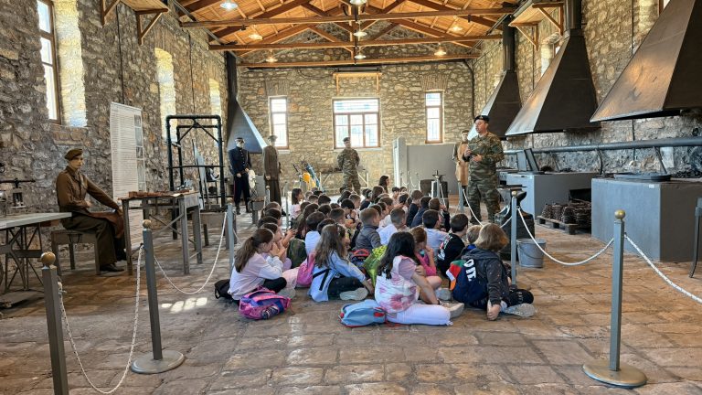 Λάρισα: Μαθητές του 7ου Δημοτικού Σχολείου επισκέφθηκαν το Στρατιωτικό Μουσείο Κτηνιατρικής Υπηρεσίας