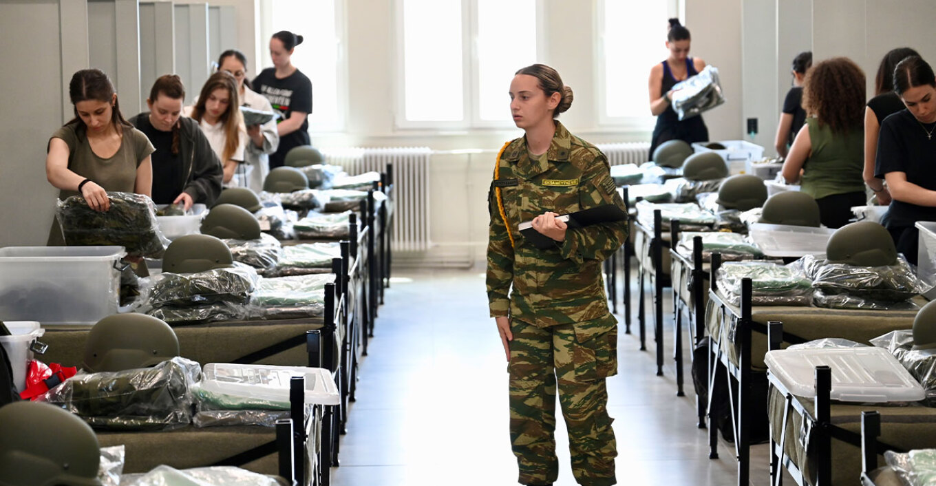 Ιστορική μέρα για τις γυναίκες στις Ένοπλες Δυνάμεις: Για πρώτη φορά μπαίνουν ως εθελόντριες στον Στρατό