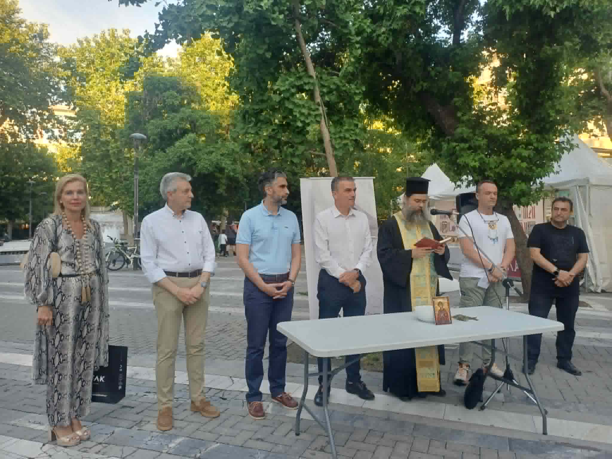 Εγκαινιάστηκε χθες η 25η Έκθεση βιβλίου στην πλατεία Ταχυδρομείου (ΦΩΤΟ)