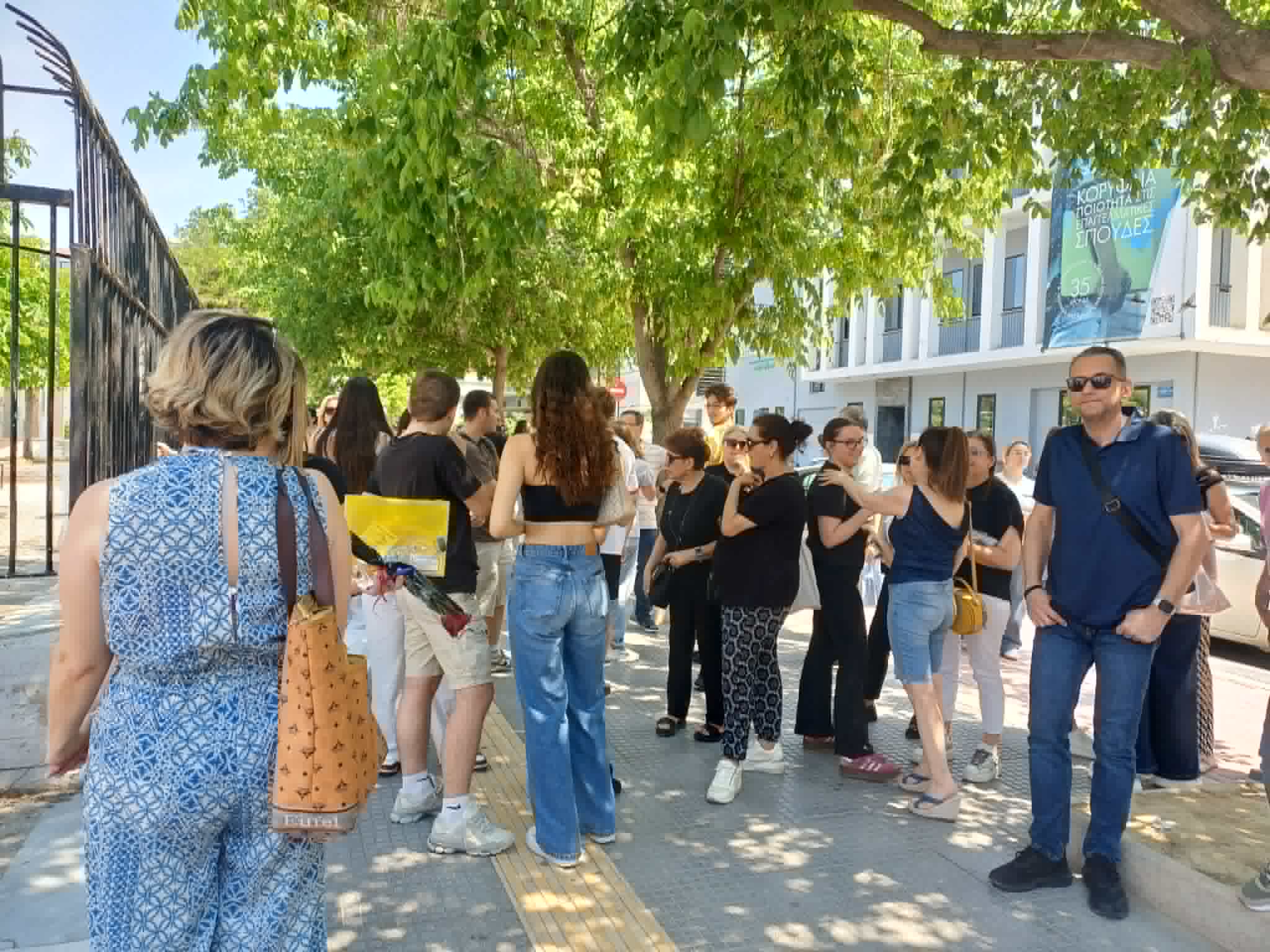 Φινάλε των εξετάσεων σήμερα για τα ΓΕΛ και ανακούφιση για τους υποψηφίους στη Λάρισα (ΦΩΤΟ)