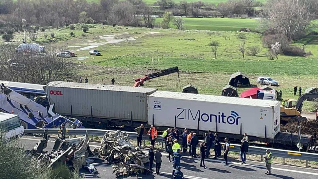 Επ’ αόριστον αναβολή της δίκης του ελεγκτή Αρχής Διαφάνειας για τη σύμβαση 717 για τα Τέμπη