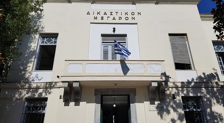 Στο Κακουργιοδικείο Βόλου για φρικτή υπόθεση βιασμού στην Καρδίτσα ενώ παντρεύονται θύμα και δράστης