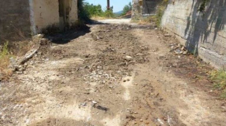 Σε πλήρη εγκατάλειψη το οδικό δίκτυο με σοβαρούς κινδύνους για τους κατοίκους της περιοχής Ζερβόχια του Δήμου Νοτίου Πηλίου.