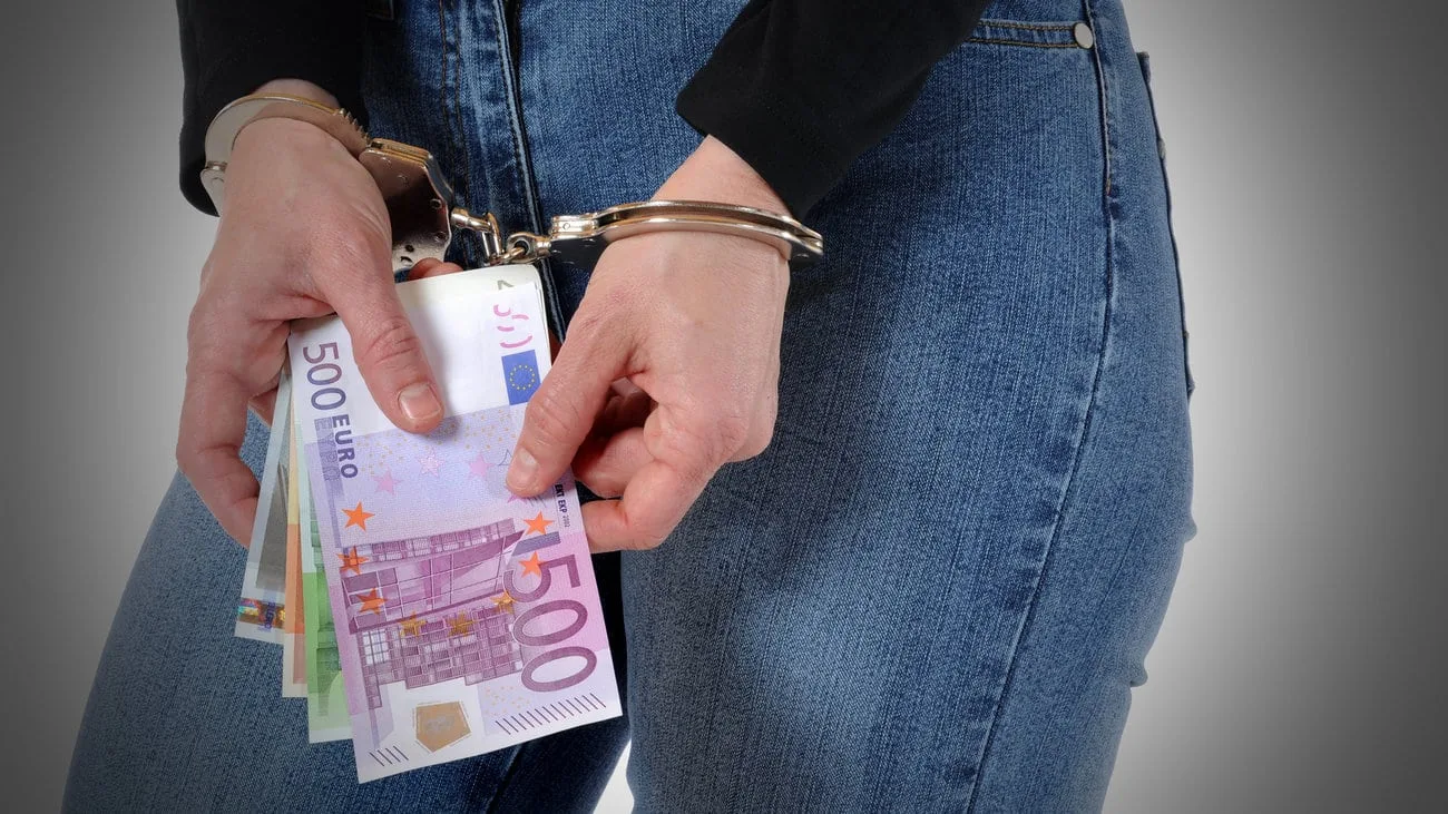 Δέκα έτη κάθειρξη σε Καρδιτσιώτισσα υπάλληλο για υπεξαίρεση σε τράπεζα