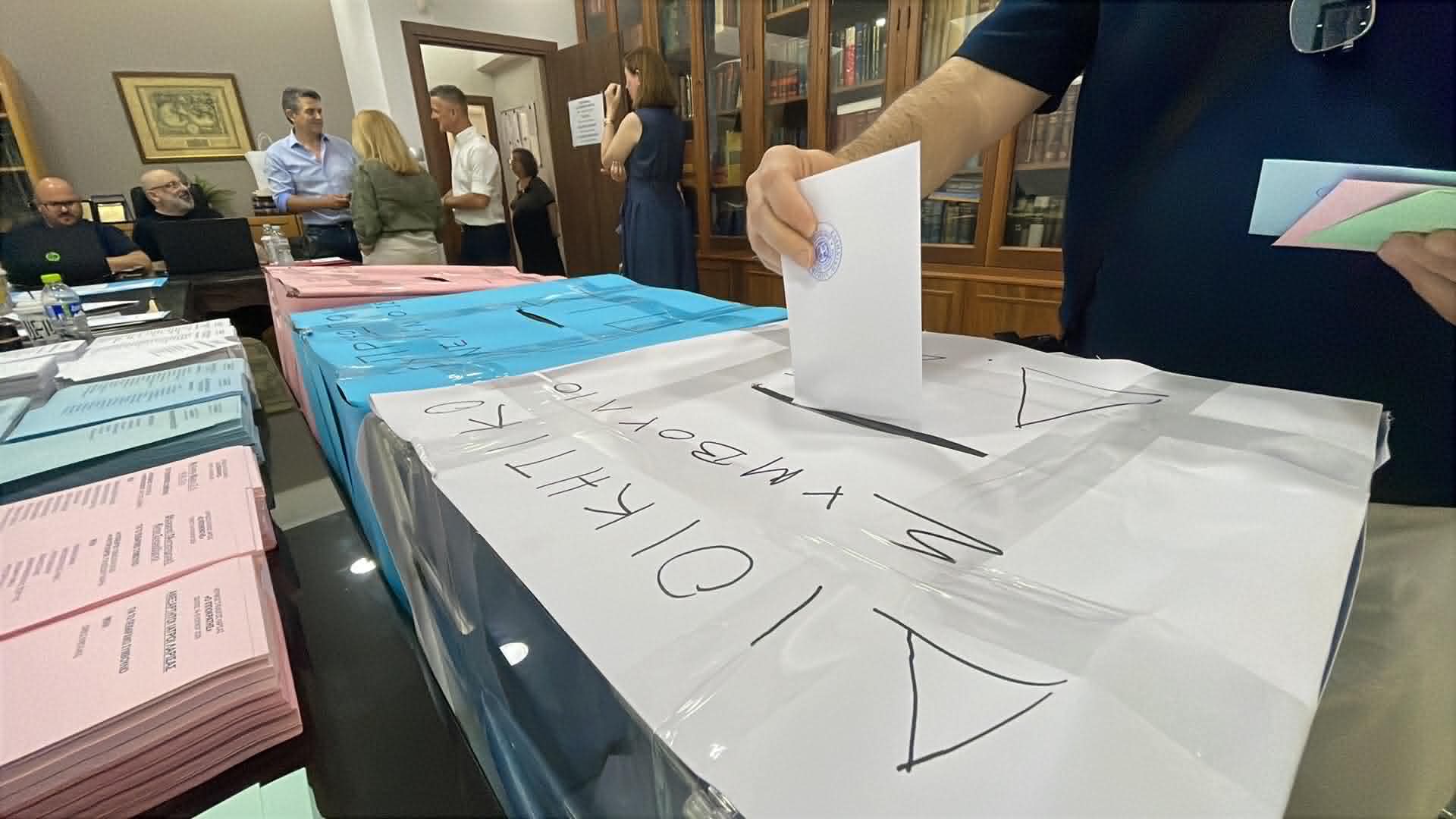 Άνοιξαν οι κάλπες για τις εκλογές στον Ιατρικό Σύλλογο Λάρισας (ΦΩΤΟ)