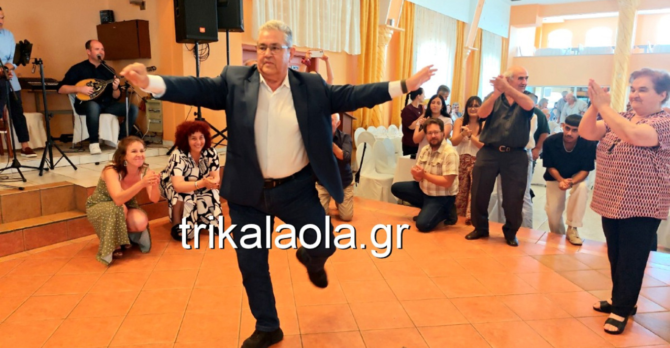 Tο βαρύ ζεϊμπέκικο του Δημήτρη Κουτσούμπα στα Τρίκαλα, χόρεψε το «Στείλε ουρανέ μου ένα πουλί», βίντεο