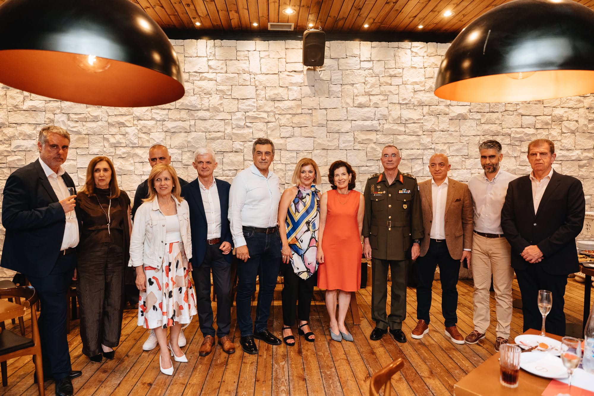 Η πρέσβης της Γαλλίας στην Ελλάδα επισκέφτηκε τη Λάρισα και το αρχαίο θέατρο (ΦΩΤΟ)