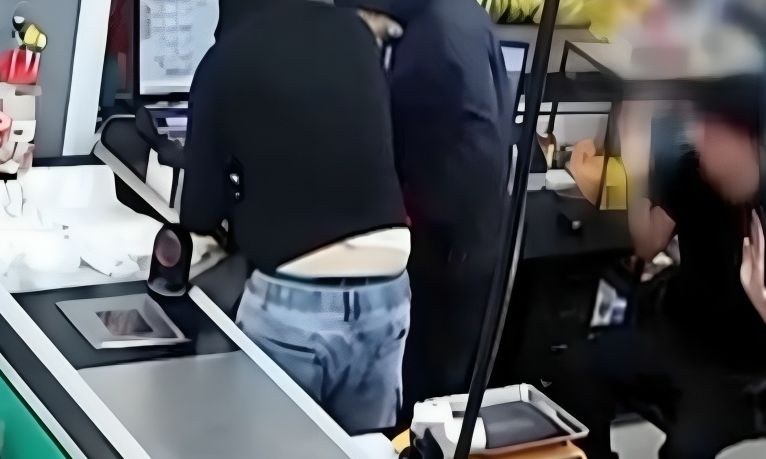 Βίντεο ντοκουμέντο από τη συμμορία που «ξάφρισε» 26.000 ευρώ στη Λάρισα