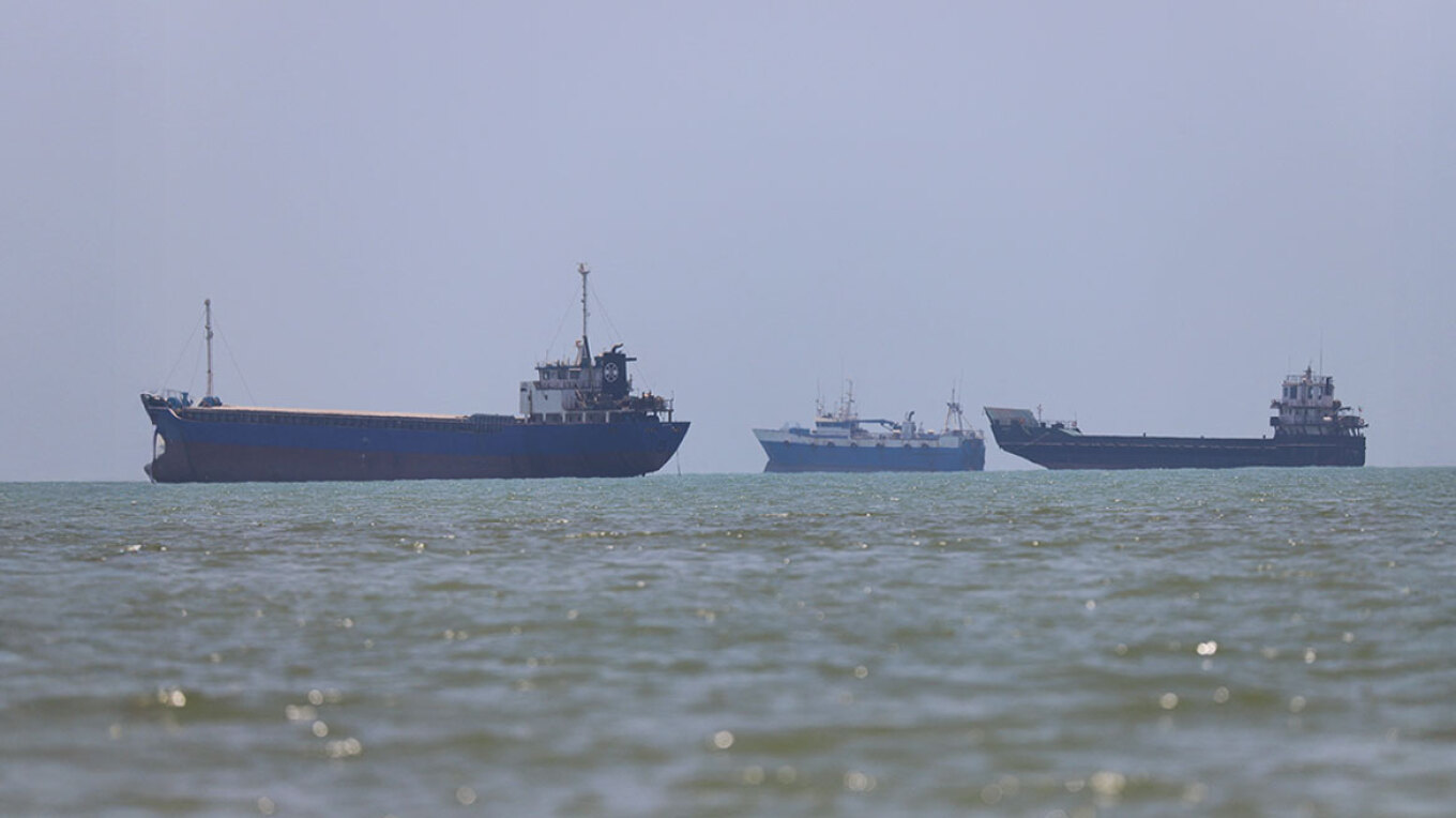 Το Ιράν κλείνει ξανά τα Στενά του Ορμούζ: «ΗΠΑ, Ισραήλ παραβίασαν την κατάπαυση του πυρός» λέει η Τεχεράνη, διαψεύδει ο Βανς