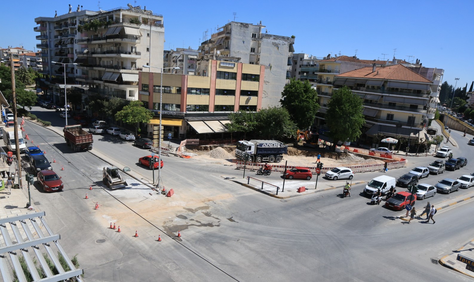 Δήμος Λαρισαίων: Εκτός λειτουργίας, λόγω τροχαίου, τα φανάρια στη συμβολή Ηρ.Πολυτεχνείου και Φαρσάλων