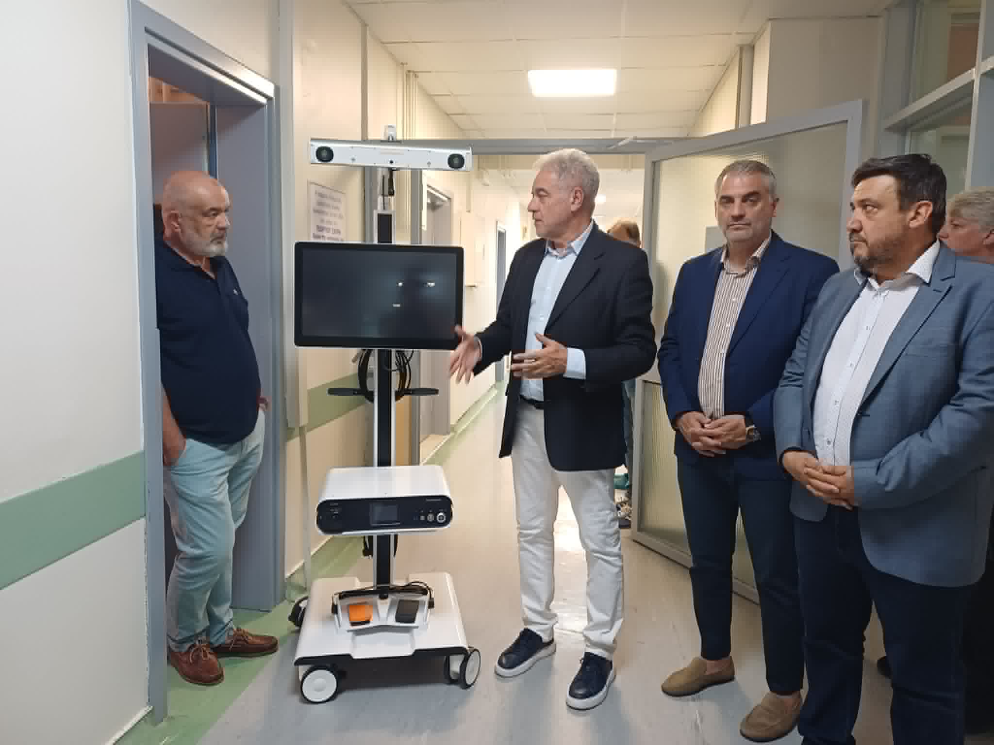 Ρομπότ στο χειρουργείο με τεχνολογία αιχμής στο Γενικό Νοσοκομείο Λάρισας που πρωτοπορεί(ΦΩTO)