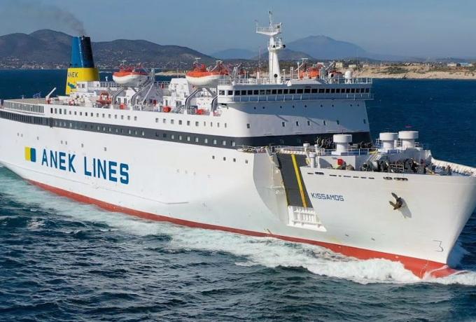 Ταλαιπωρία για πάνω από 1.200 επιβάτες του «Κίσσαμος» – Προσάραξε στη Μήλο έπειτα από μπλακ άουτ
