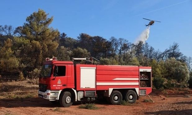 Φωτιά στην Πελασγία : Μεγάλη κινητοποίηση της Πυροσβεστικής με επίγεια και εναέρια μέσα