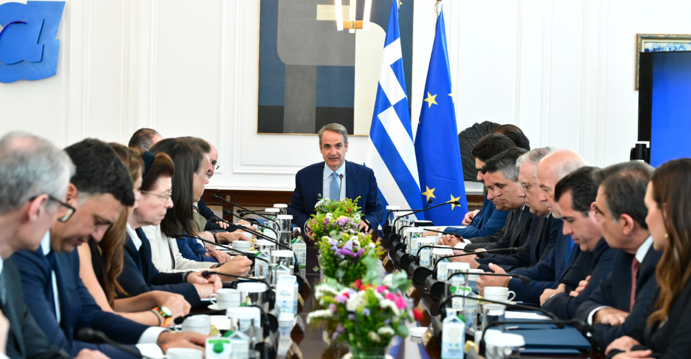 Μητσοτάκης: Περαιτέρω πτώση στην τιμή της βενζίνης, 617,5 εκατ. σε αγρότες