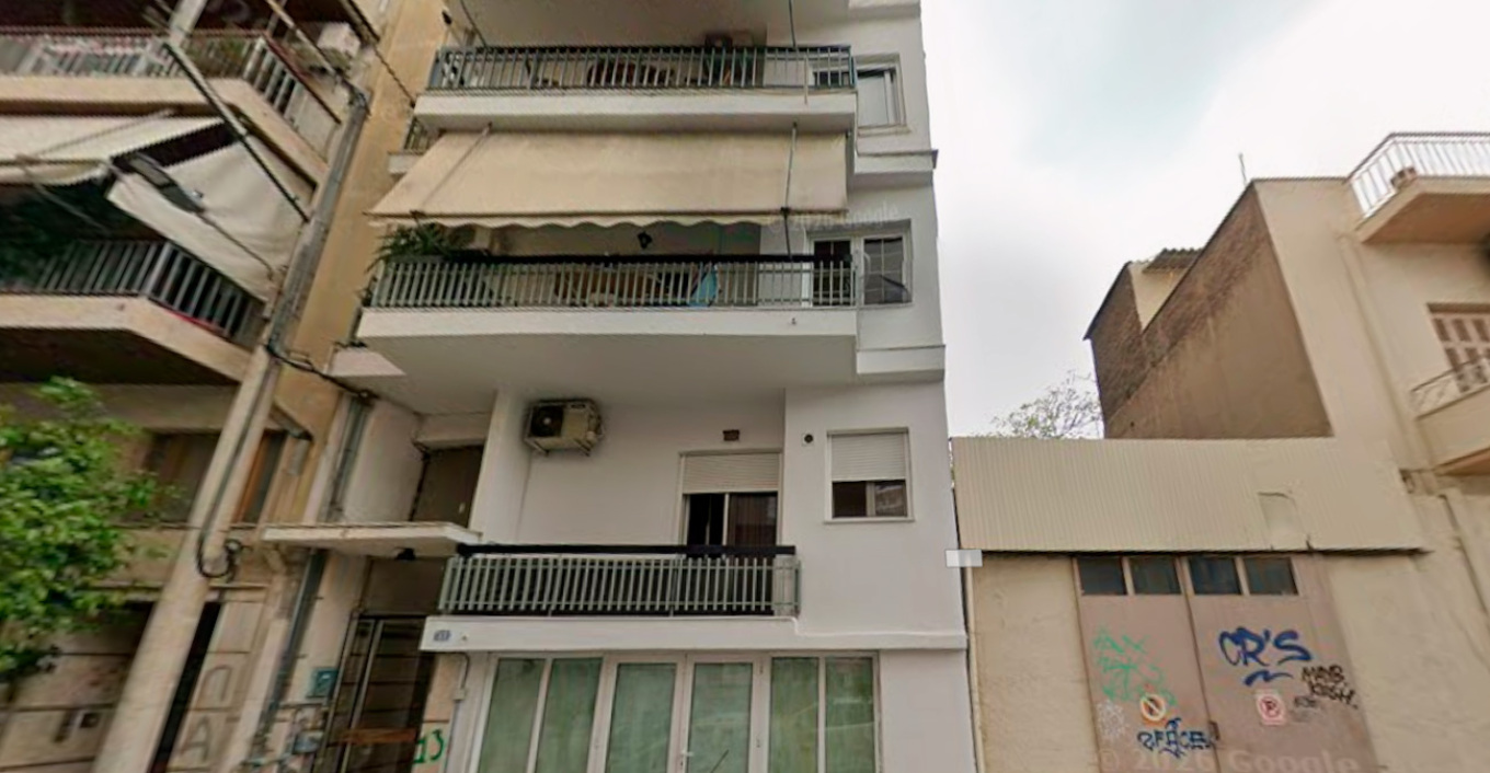 Κατάρρευση κτηρίου στα Πετράλωνα στην οδό Αλκμήνης 22 - Πληροφορίες για τέσσερις εγκλωβισμένους