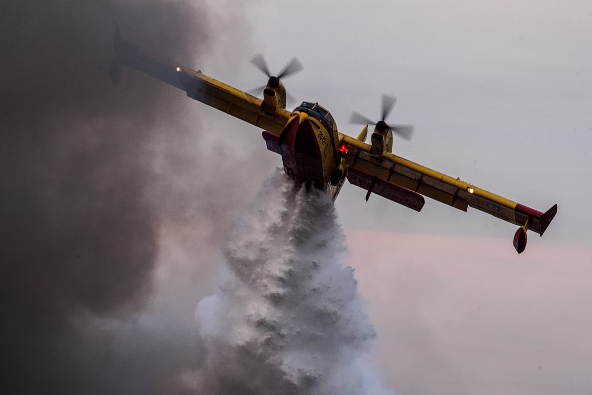 Φωτιά στη Φθιώτιδα: Σηκώθηκαν 12 εναέρια, ήχησε το 112 για απομάκρυνση των κατοίκων από δύο περιοχές