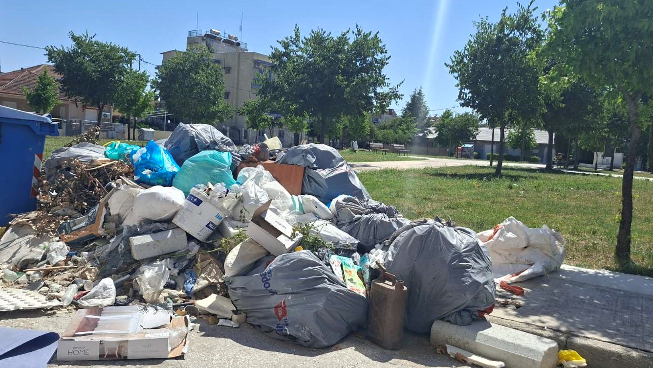 Δήμος Λαρισαίων: Βαριά «καμπάνα» για τα ογκώδη στην πλατεία Αλησμόνητων Πατρίδων στο Αβέρωφ