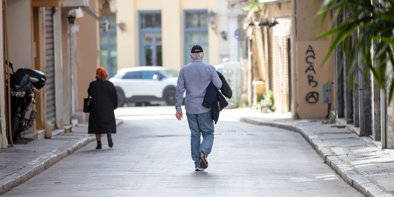 Τι αλλαγές φέρνει η διάταξη για τις συντάξεις χηρείας: Τέλος στις περικοπές μετά την τριετία, ποιοι και πώς ωφελούνται
