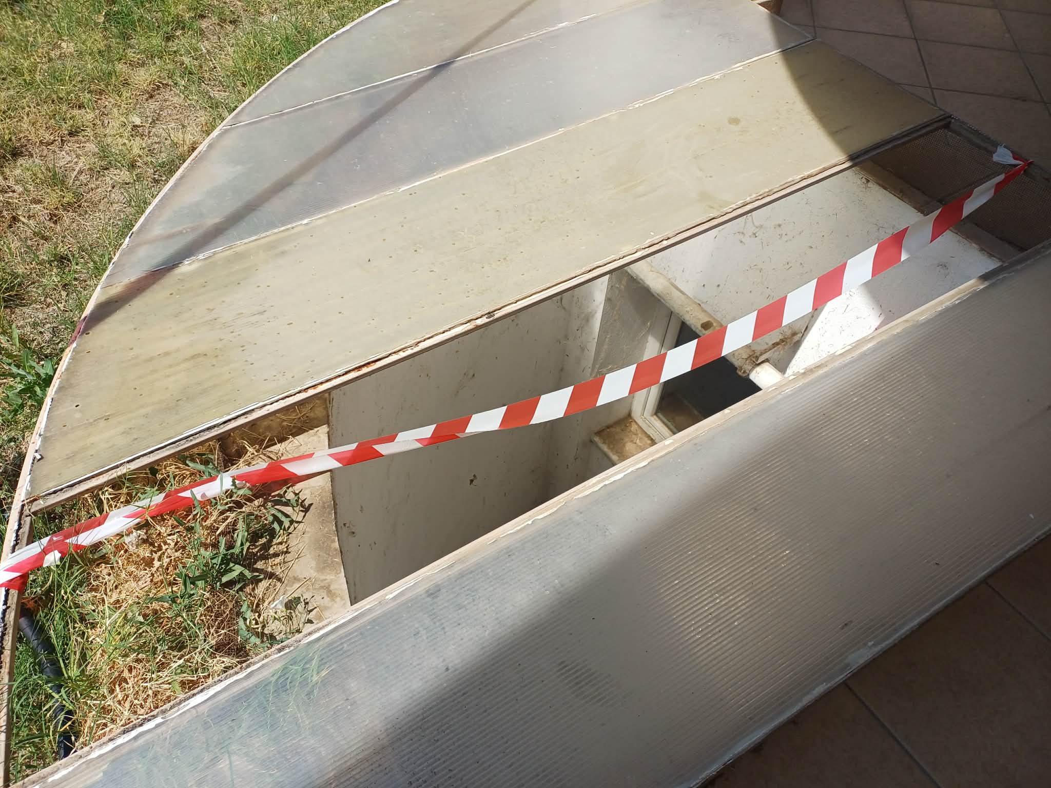Λάρισα: Ιερέας κυνήγησε το σκύλο του και έπεσε σε φωταγωγό πολυκατοικίας στη Νεάπολη (ΦΩΤΟ)