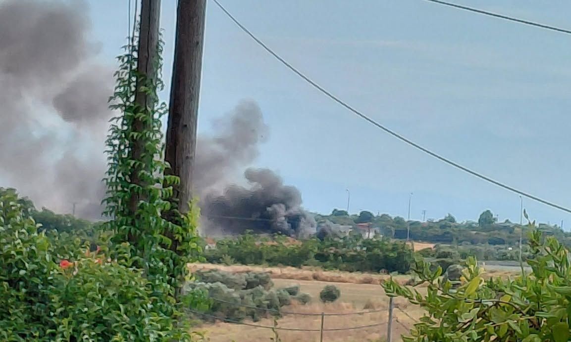 Φωτιά σε δασική έκταση στην Νέα Καλλικράτεια Χαλκιδικής - Μήνυμα από το 112 για εκκένωση δύο οικισμών