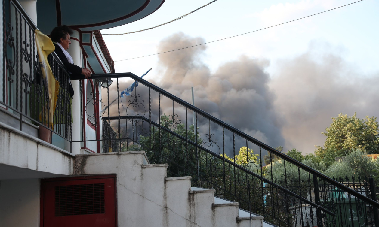 Ωραιόκαστρο: Μάχη με τις φλόγες και το τοξικό νέφος - Ισχυρές δυνάμεις επιχειρούν στο μέτωπο Ωραιόκαστρο: Μάχη με τις φλόγες και το τοξικό νέφος - Ισχυρές δυνάμεις επιχειρούν στο μέτωπο