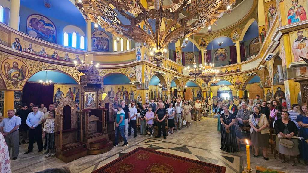 «Δημητριάδος Ιγνάτιος: «Κίνδυνος η εξοικείωση με τη βία» – Αρχιερατικό Συλλείτουργο στην Κορυτσά [εικόνες και βίντεο]