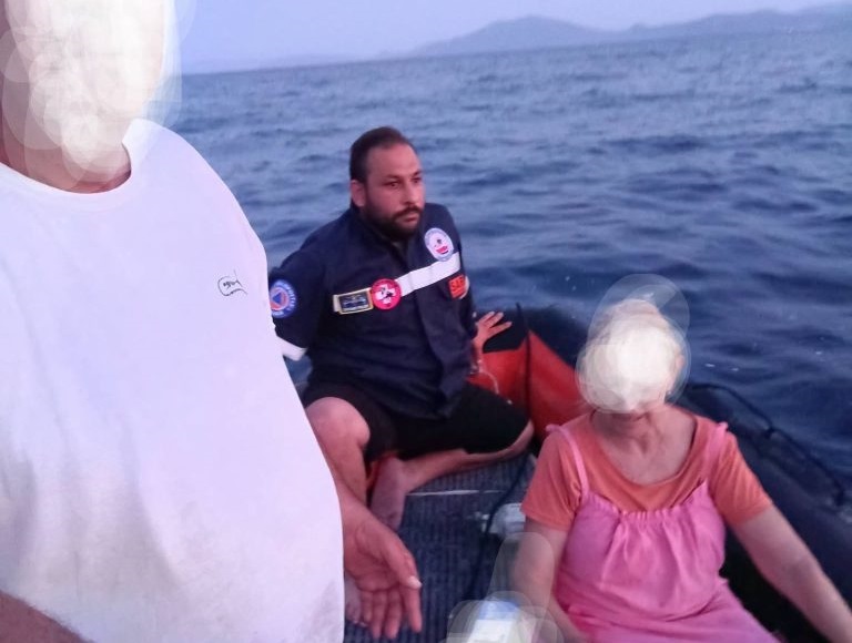 Ζευγάρι εγκλωβίστηκε σε δυσπρόσιτη παραλία του Παγασητικού