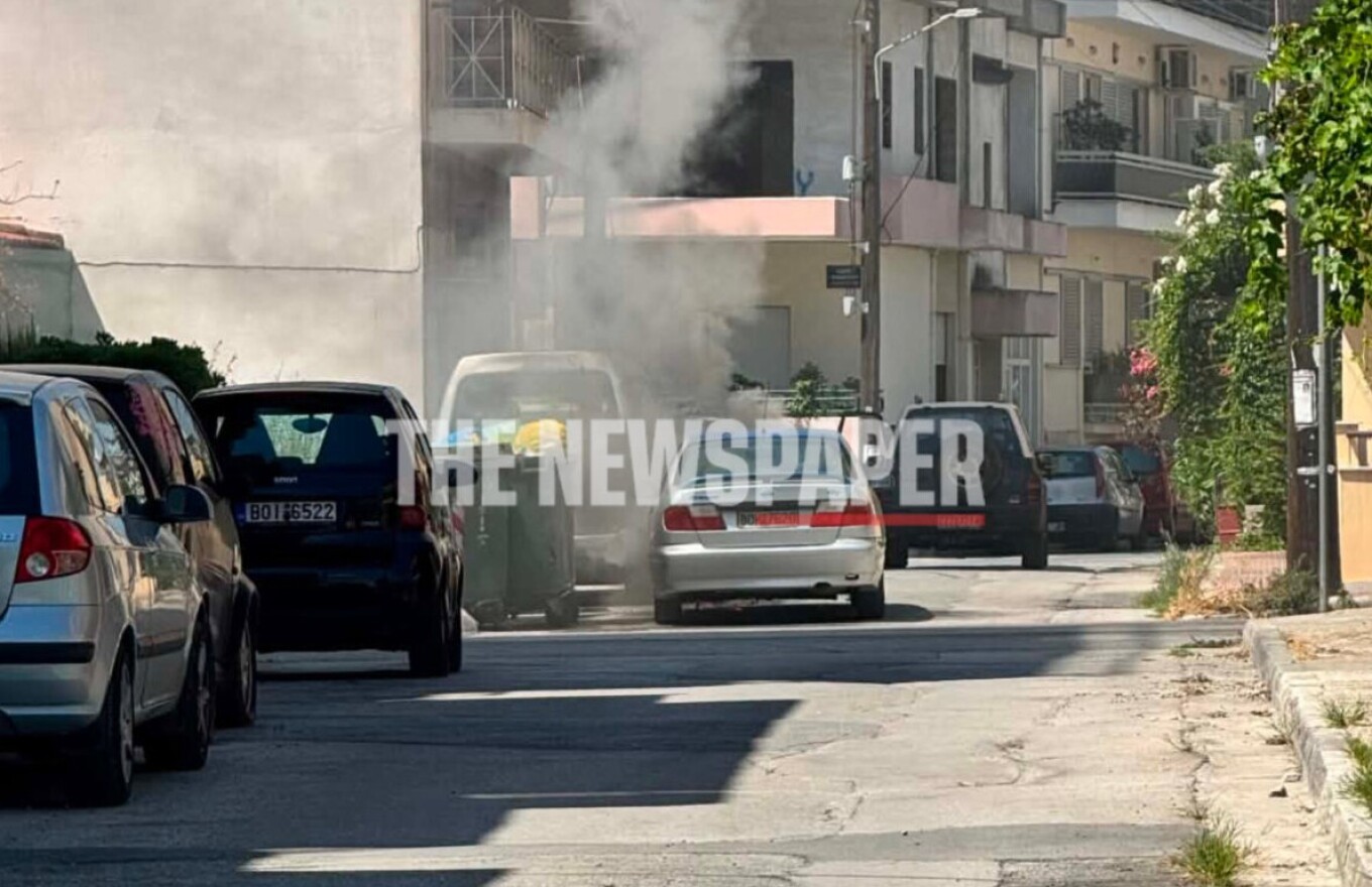 ΒΟΛΟΣ - Αυτοκίνητο στον Βόλο έπιασε φωτιά, σώθηκε ο οδηγός τελευταία στιγμή, δείτε βίντεο ΒΟΛΟΣ - Αυτοκίνητο στον Βόλο έπιασε φωτιά, σώθηκε ο οδηγός τελευταία στιγμή, δείτε βίντεο