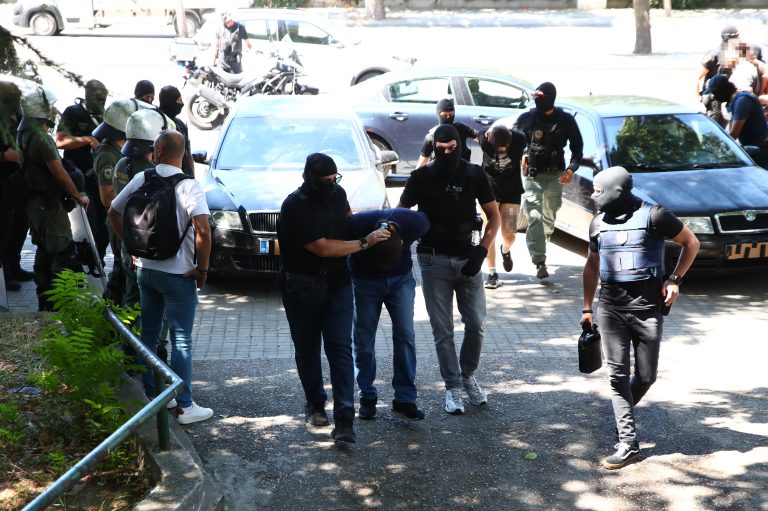 Προφυλακίστηκαν οι δύο από τους συλληφθέντες για τη δολοφονική επίθεση στο σπίτι της Νέστορα