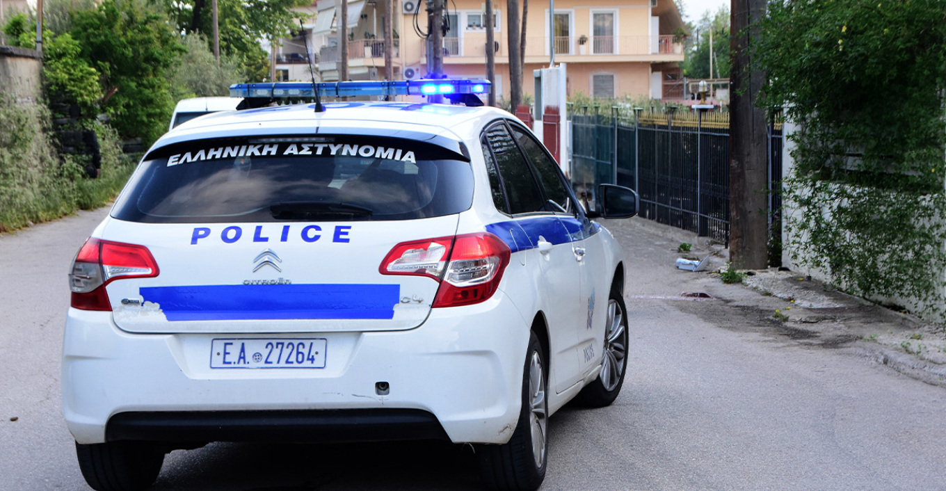 Επιχείρηση της ΕΛ.ΑΣ. στα Φάρσαλα: Πέντε συλλήψεις και χειροπέδες σε καταζητούμενο για εμπορία ανθρώπων