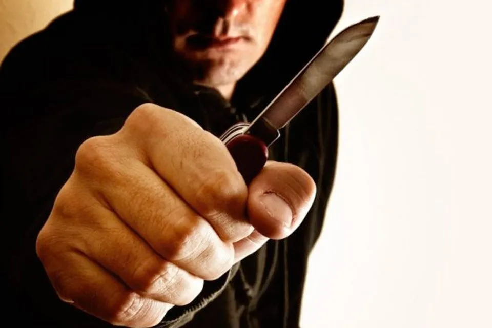 Δικογραφία εις βάρος τεσσάρων για ληστεία το Δεκέμβρη με μαχαίρι στην Αγιά -της άρπαξαν 29.000 ευρώ και χρυσαφικά