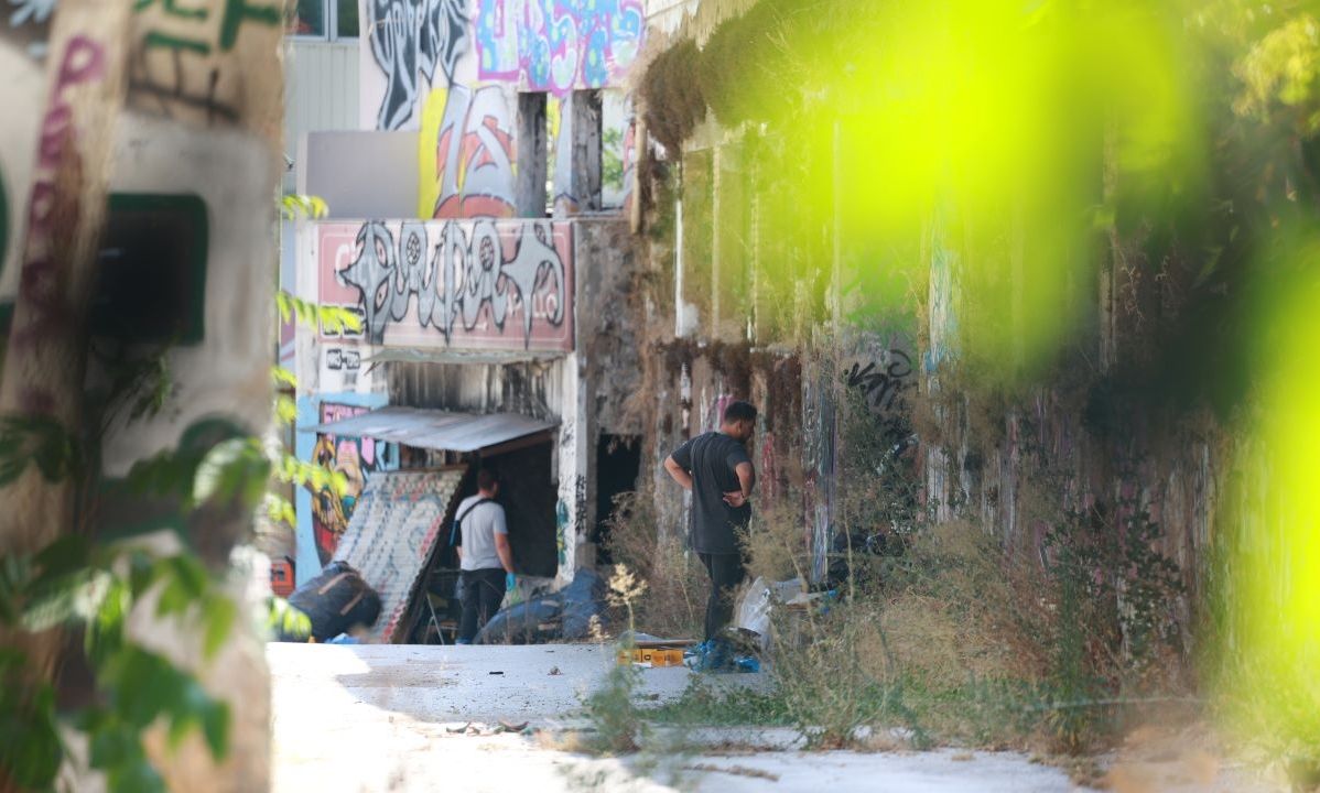 Θρίλερ με τη σορό γυναίκας που βρέθηκε σε βαλίτσα στην Κυψέλη : Μικροκαμωμένη με κοκκινωπά μαλλιά