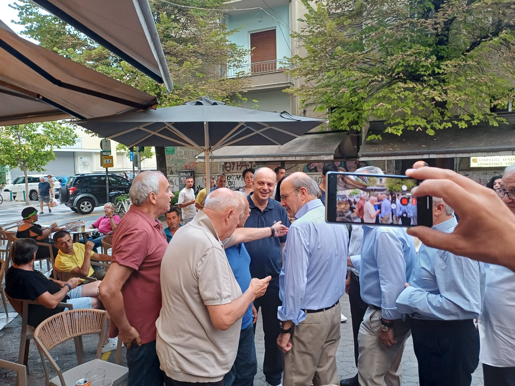 Κ. Χατζηδάκης από τη Λάρισα: Εκλογές την άνοιξη του 2027- βόλτα στο εμπορικό κέντρο της πόλης (ΦΩΤΟ)