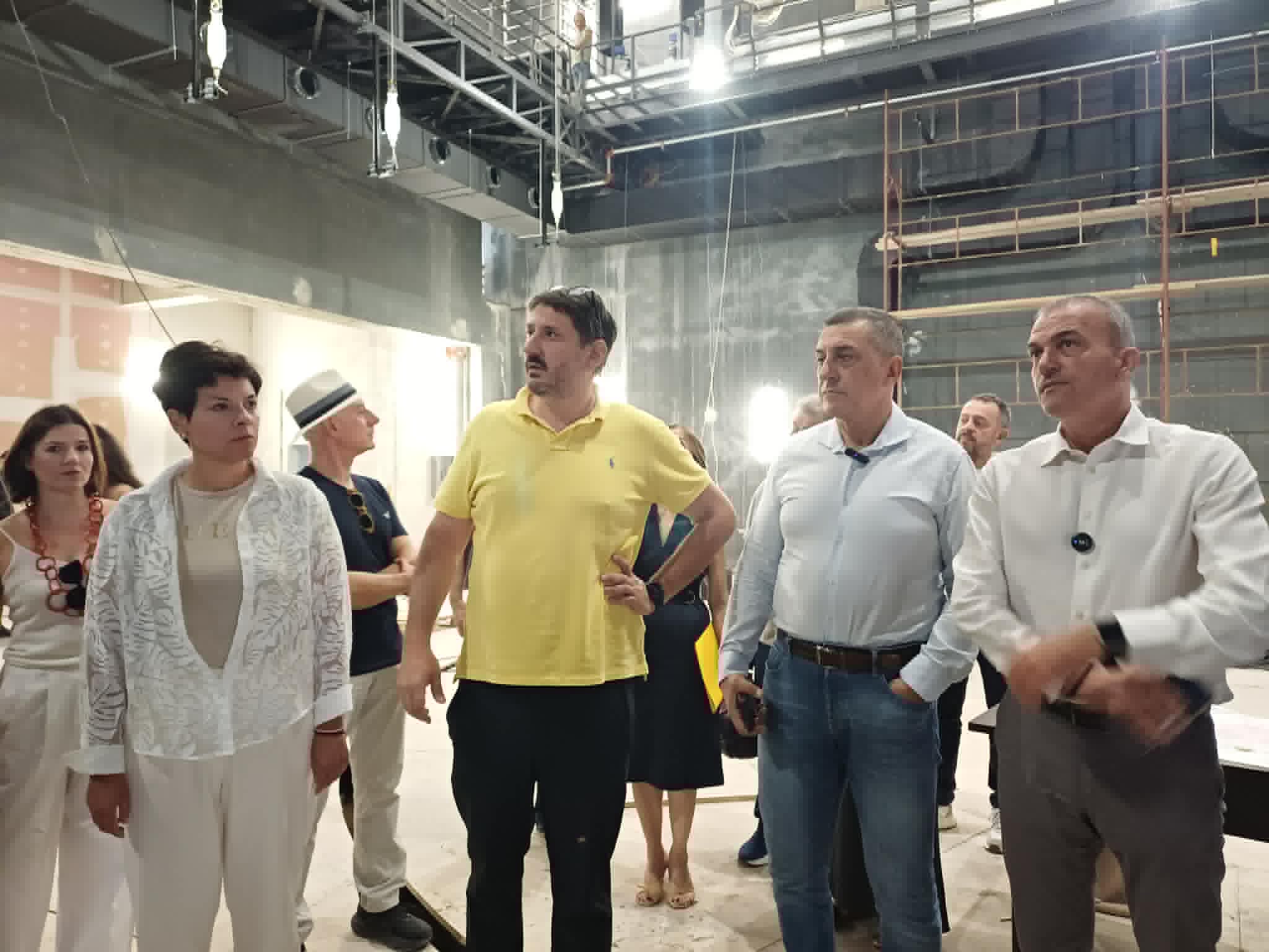 Κουρέτας, Μαμάκος επιθεώρησαν τις εργασίες στο θέατρο του ΟΥΗΛ (ΦΩΤΟ+video)