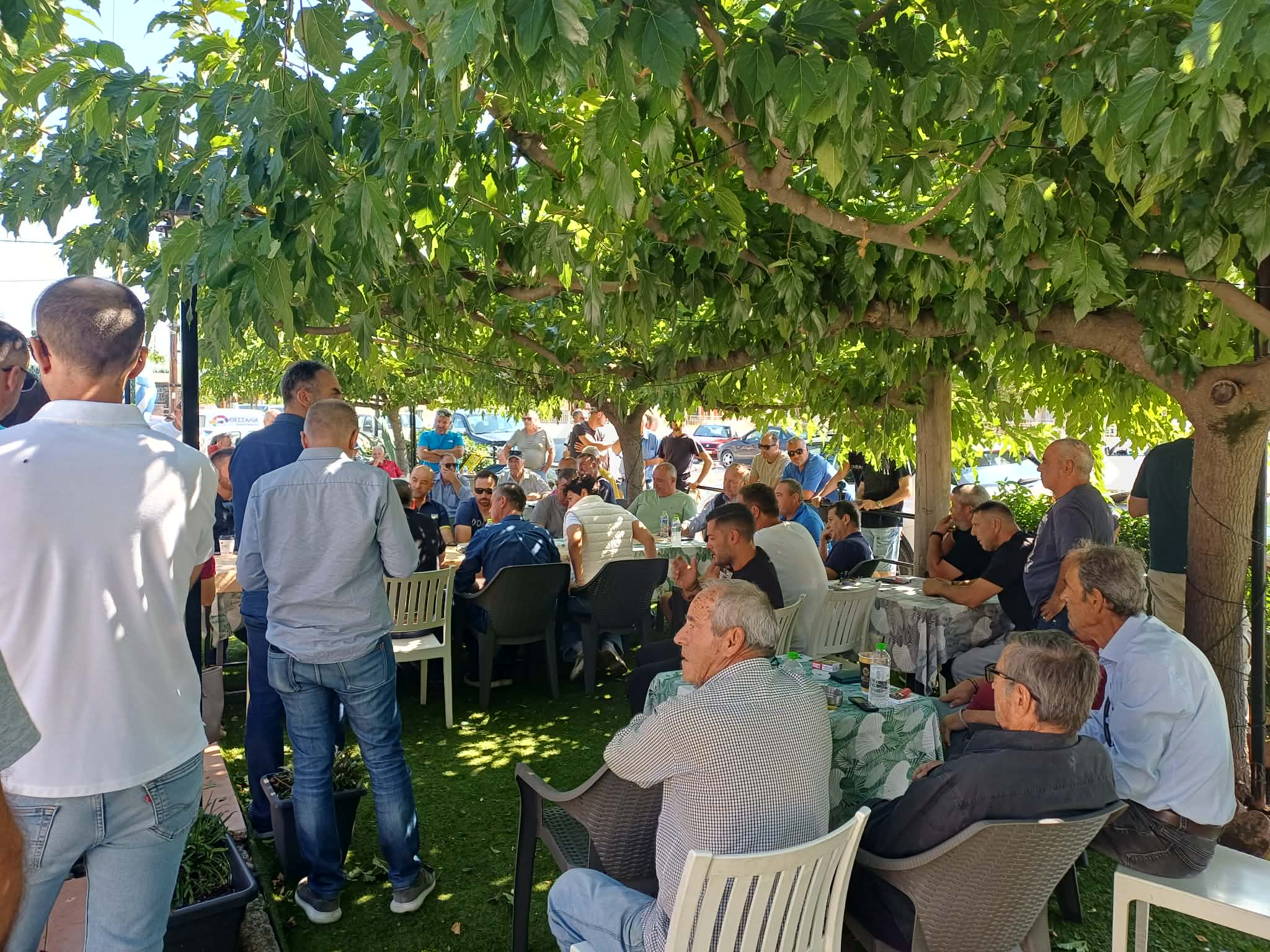 Σύσκεψη στα Πλατανούλια Τυρνάβου μετά το καταστροφικό χαλάζι (ΦΩΤΟ)