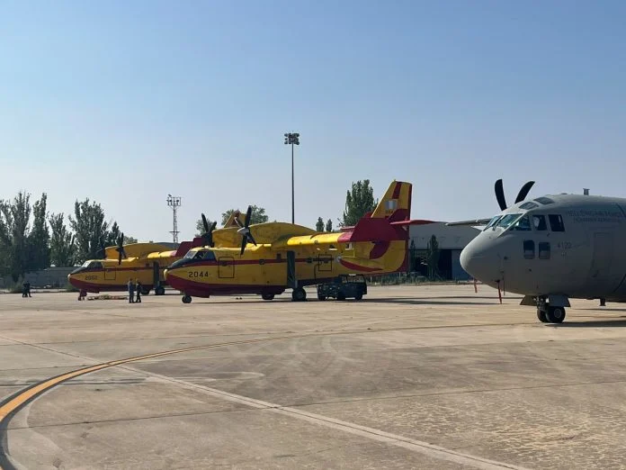 Πυρκαγιές στην Ισπανία: Στη μάχη με τις φλόγες τα δύο ελληνικά πυροσβεστικά αεροσκάφη (Βίντεο - Φωτό)