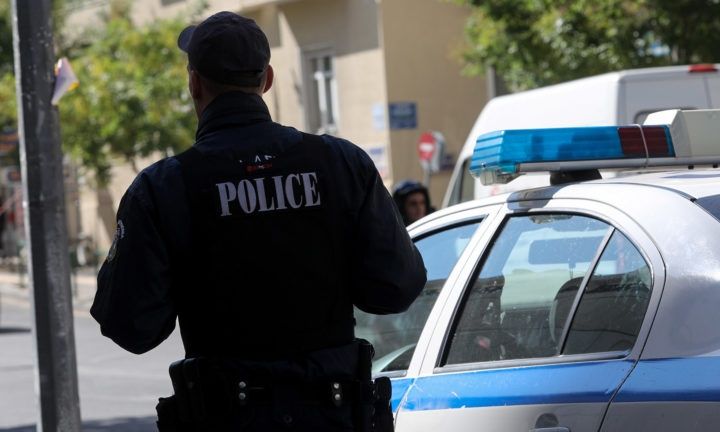 Βόλος: Πιάστηκαν στα χέρια στην Ερμού και ο ένας έβγαλε μπαλτά