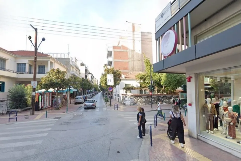 Λάρισα: Εργασίες ασφαλτόστρωσης στην οδό Παναγούλη