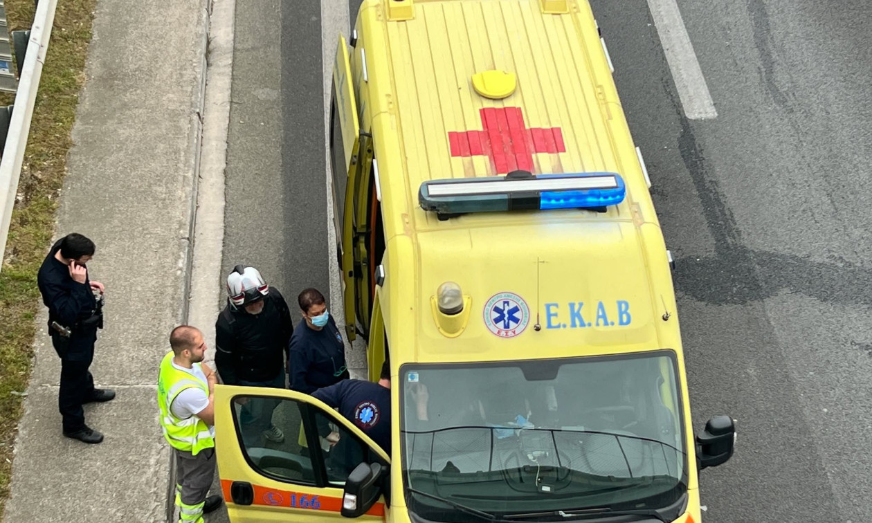Φορτηγό έπεσε σε ρεματιά 10 μέτρων στα Χάνια στο δρόμο προς Ζαγορά – Δύο τραυματίες